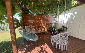 Shoal Bay Serenity Beach Cottage Newly Renovated